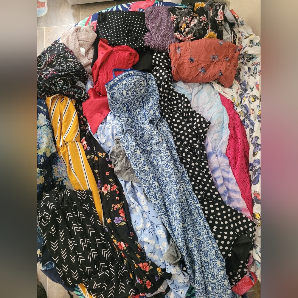 Assorted surprise bag of clothes! Closet cleanout✨️✨️20 items